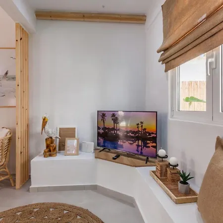 Idalia Stylish With Hot Tub Apartment
