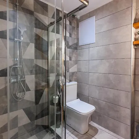 Apartment Idalia Stylish With Hot Tub