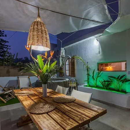 Apartment Idalia Stylish With Hot Tub Gouves