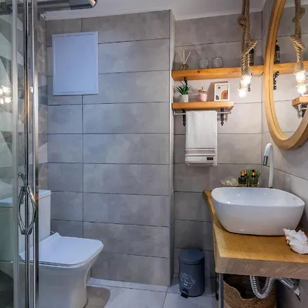 Apartment Idalia Stylish With Hot Tub