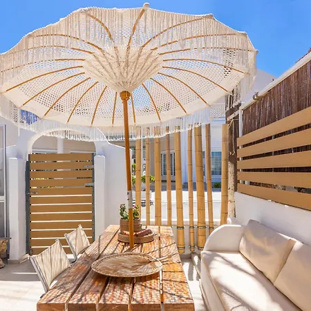 Idalia Stylish With Hot Tub *
